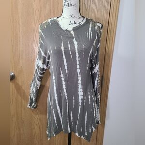 Knox Rose Tie Dye Studded Cold Shoulder Sharkbite Handkerchief Hem Top